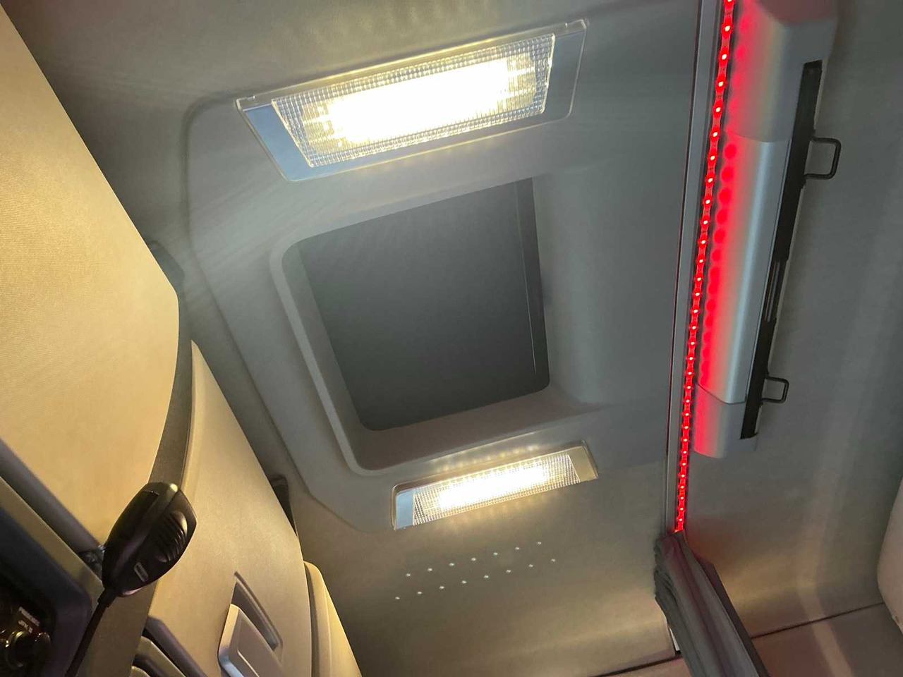 Грузовик 2017 RENAULT T480 COMFORT THD001 HIGH EDITION TRACTOR RENAULT T480 COMFORT: фото 26 Грузовик 2017 RENAULT T480 COMFORT THD001 HIGH EDITION TRACTOR RENAULT T480 COMFORT: фото 26