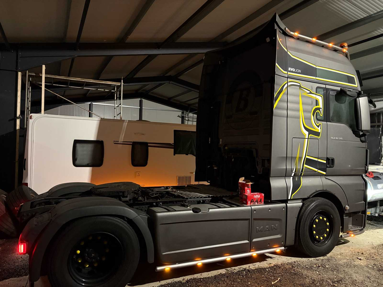 MAN TGX 18.510 4X2 BLS – SPECIAL MODEL "INDIVIDUAL" – YEAR OF CONSTRUCTION 2019 / SEMITRAILER - Грузовик: фото 5 MAN TGX 18.510 4X2 BLS – SPECIAL MODEL "INDIVIDUAL" – YEAR OF CONSTRUCTION 2019 / SEMITRAILER - Грузовик: фото 5