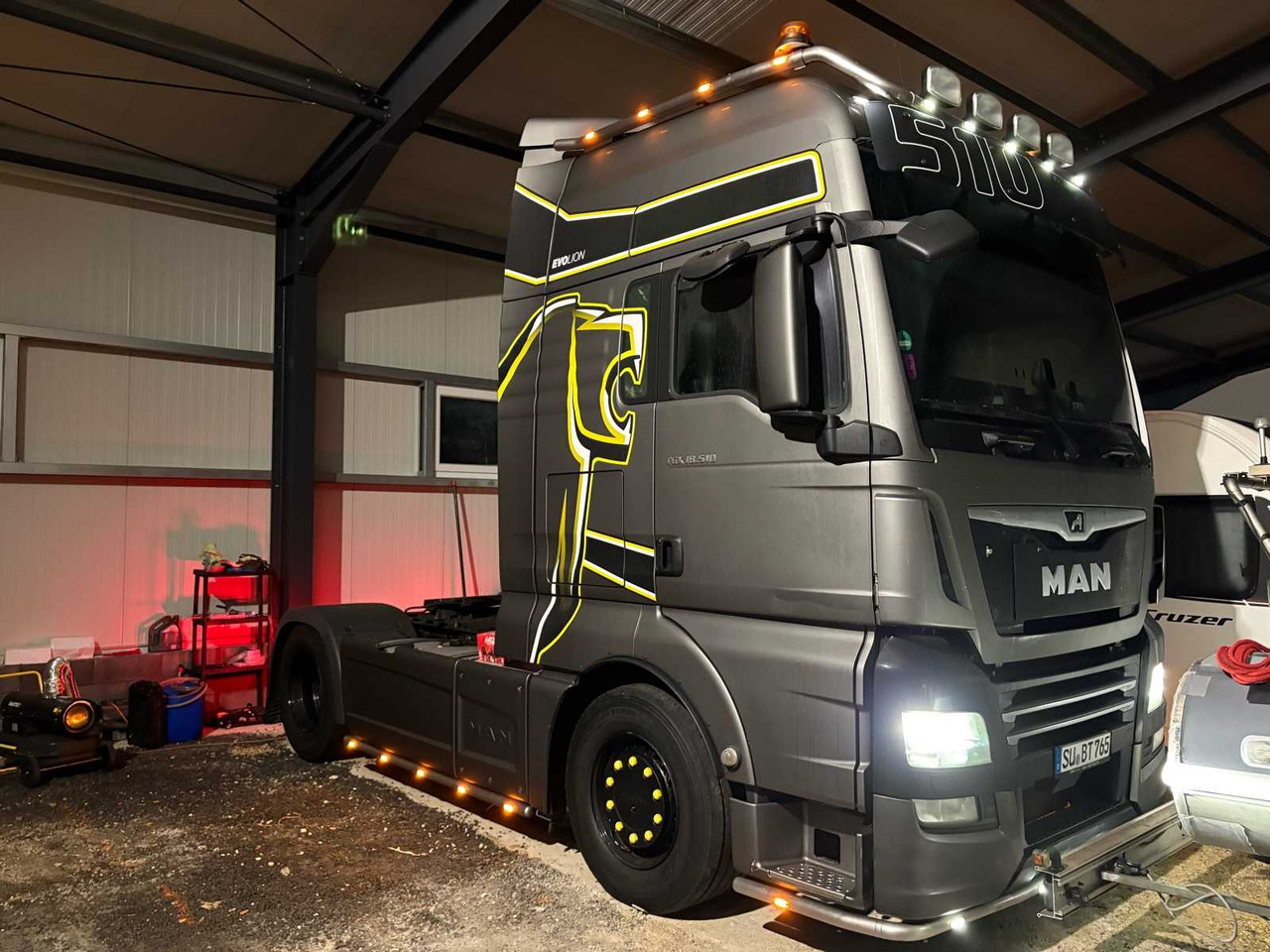 MAN TGX 18.510 4X2 BLS – SPECIAL MODEL "INDIVIDUAL" – YEAR OF CONSTRUCTION 2019 / SEMITRAILER - Грузовик: фото 3 MAN TGX 18.510 4X2 BLS – SPECIAL MODEL "INDIVIDUAL" – YEAR OF CONSTRUCTION 2019 / SEMITRAILER - Грузовик: фото 3
