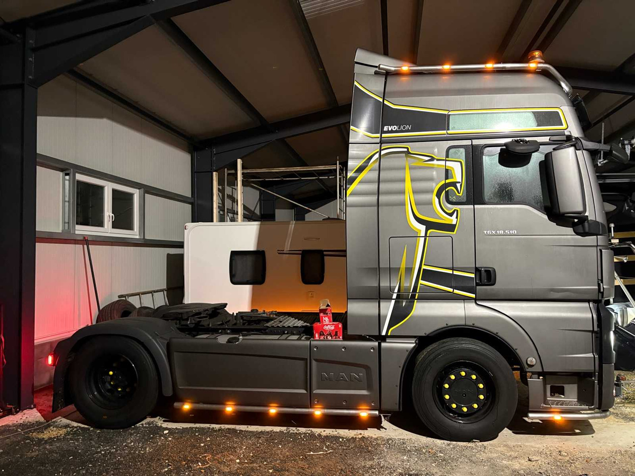 MAN TGX 18.510 4X2 BLS – SPECIAL MODEL "INDIVIDUAL" – YEAR OF CONSTRUCTION 2019 / SEMITRAILER - Грузовик: фото 4 MAN TGX 18.510 4X2 BLS – SPECIAL MODEL "INDIVIDUAL" – YEAR OF CONSTRUCTION 2019 / SEMITRAILER - Грузовик: фото 4