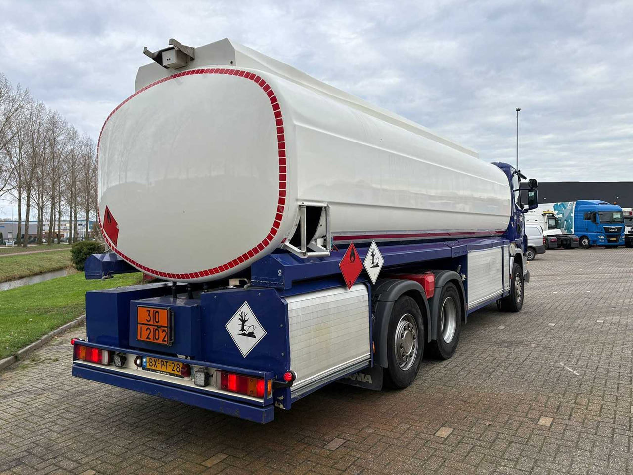 SCANIA - G 360 B - 2010 - 24.400L TANKER 4 COMPARTMENTS - TRUCK - Грузовик: фото 5 SCANIA - G 360 B - 2010 - 24.400L TANKER 4 COMPARTMENTS - TRUCK - Грузовик: фото 5