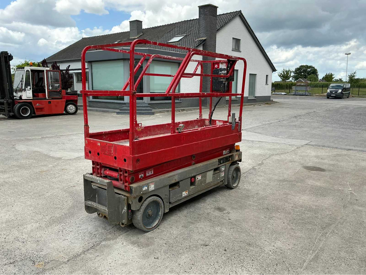 HAULOTTE COMPACT 8 AERIAL WORK PLATFORM - Подъёмник: фото 4 HAULOTTE COMPACT 8 AERIAL WORK PLATFORM - Подъёмник: фото 4