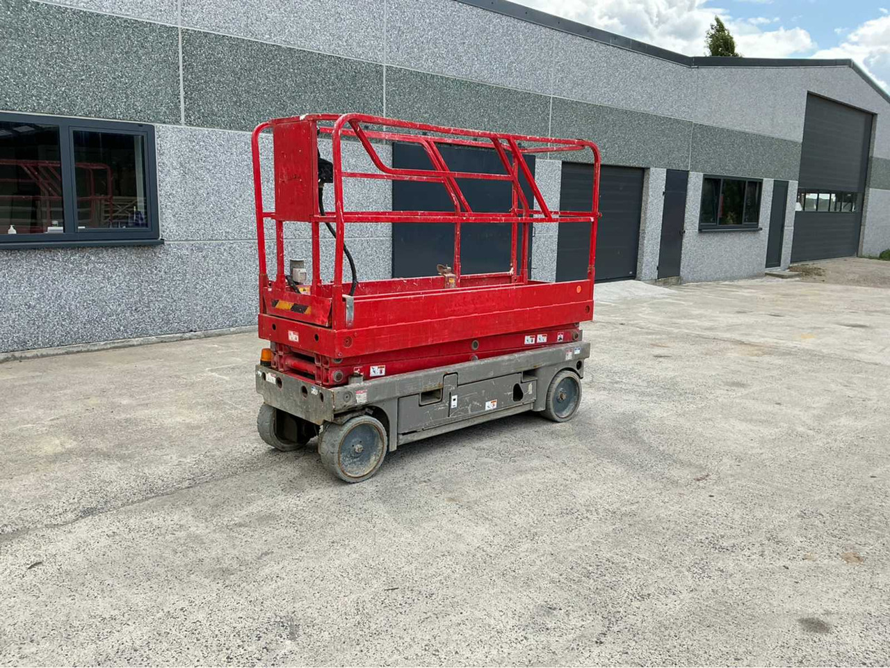 HAULOTTE COMPACT 8 AERIAL WORK PLATFORM - Подъёмник: фото 1 HAULOTTE COMPACT 8 AERIAL WORK PLATFORM - Подъёмник: фото 1