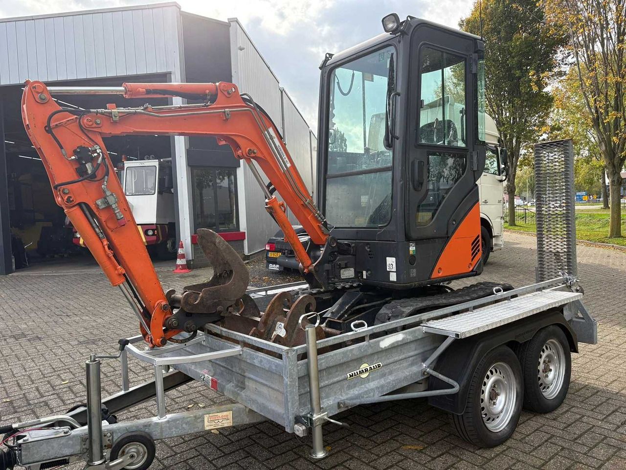 HITACHI - ZX17U-2 - MINI EXCAVATOR INCL. ADHERENT - Мини-экскаватор: фото 1 HITACHI - ZX17U-2 - MINI EXCAVATOR INCL. ADHERENT - Мини-экскаватор: фото 1