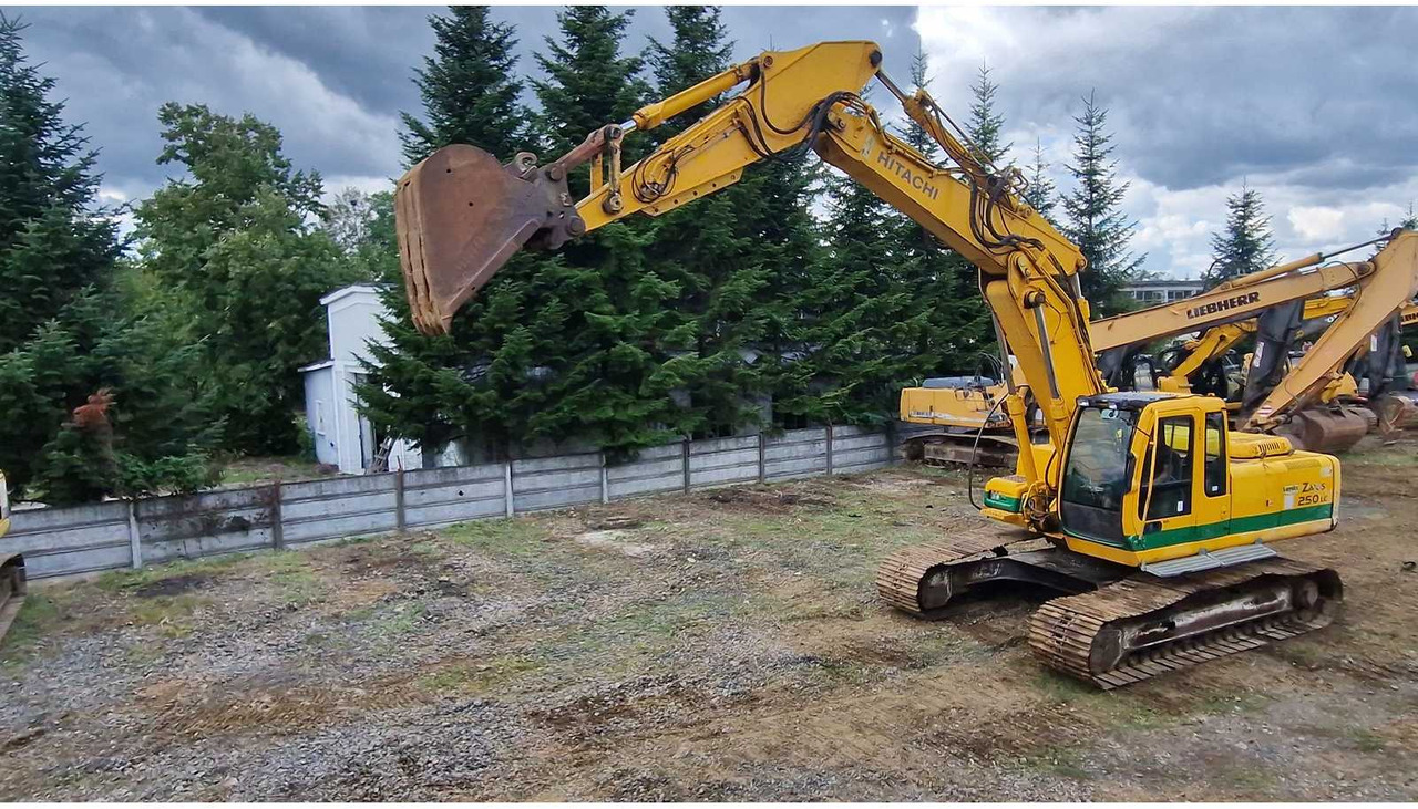 Hitachi ZX250 - Гусеничный экскаватор: фото 3 Hitachi ZX250 - Гусеничный экскаватор: фото 3