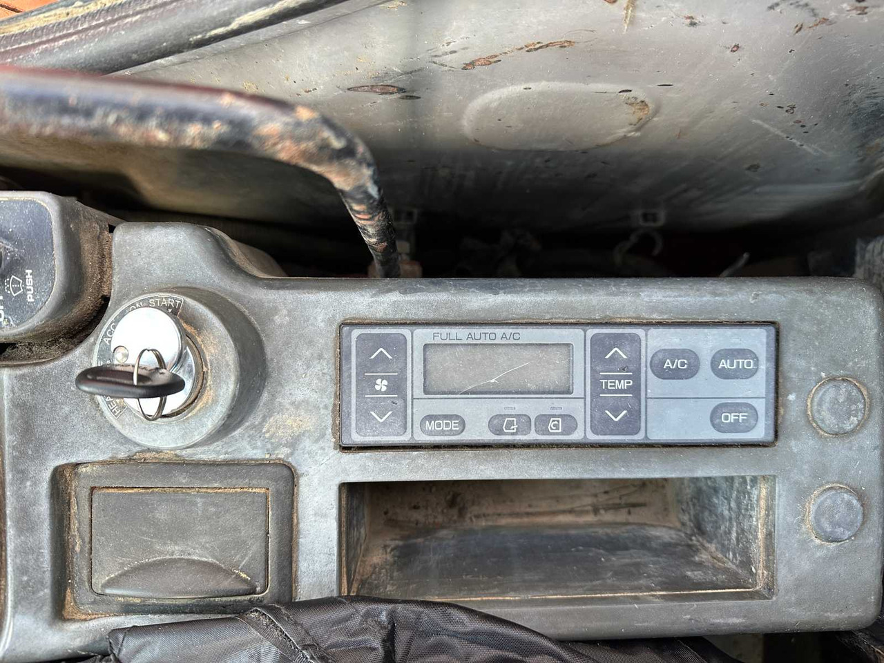 Гусеничный экскаватор Hitachi ZX70LC: фото 32