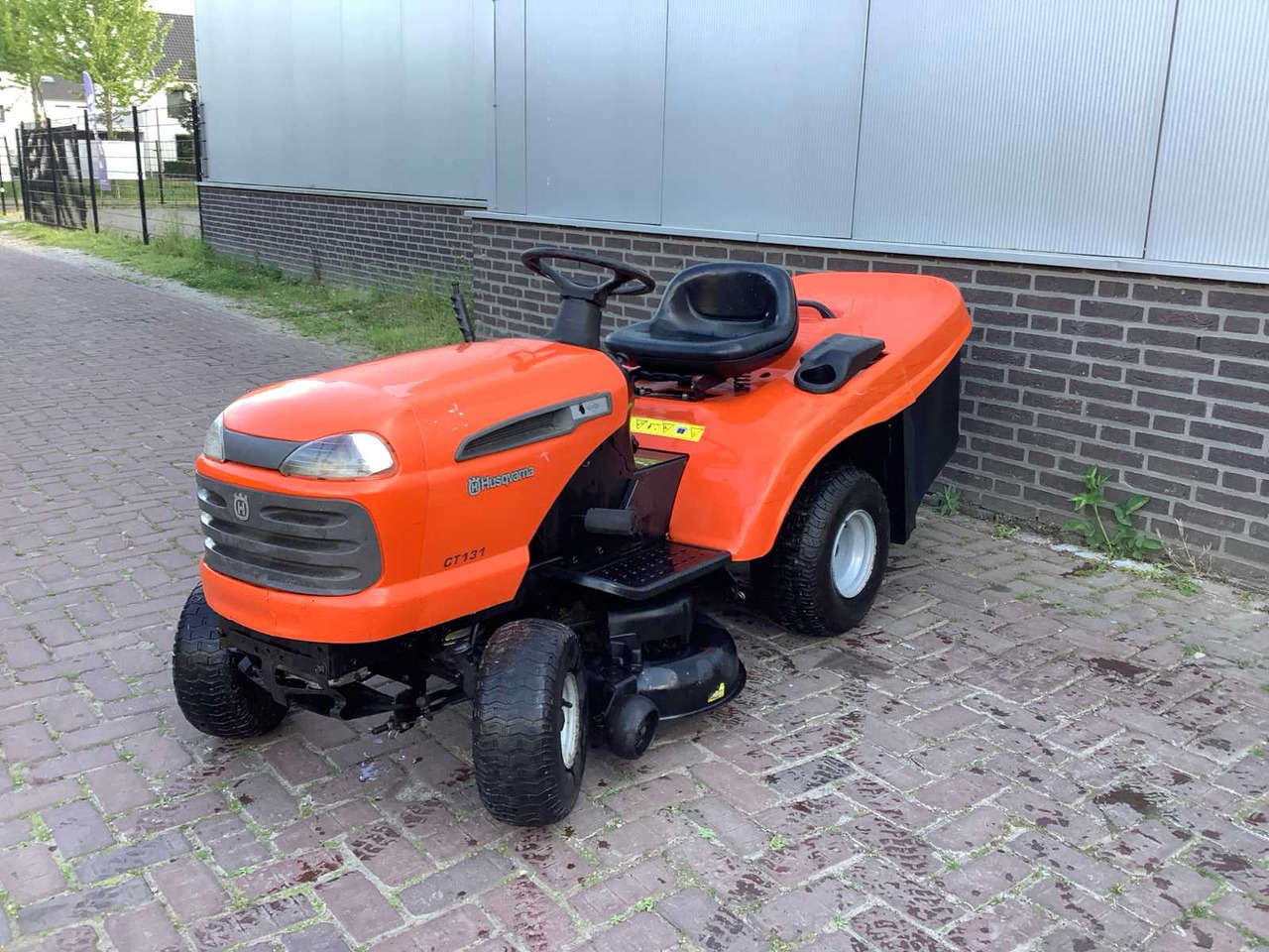 Husqvarna CT131 - Газонокосилка: фото 1 Husqvarna CT131 - Газонокосилка: фото 1
