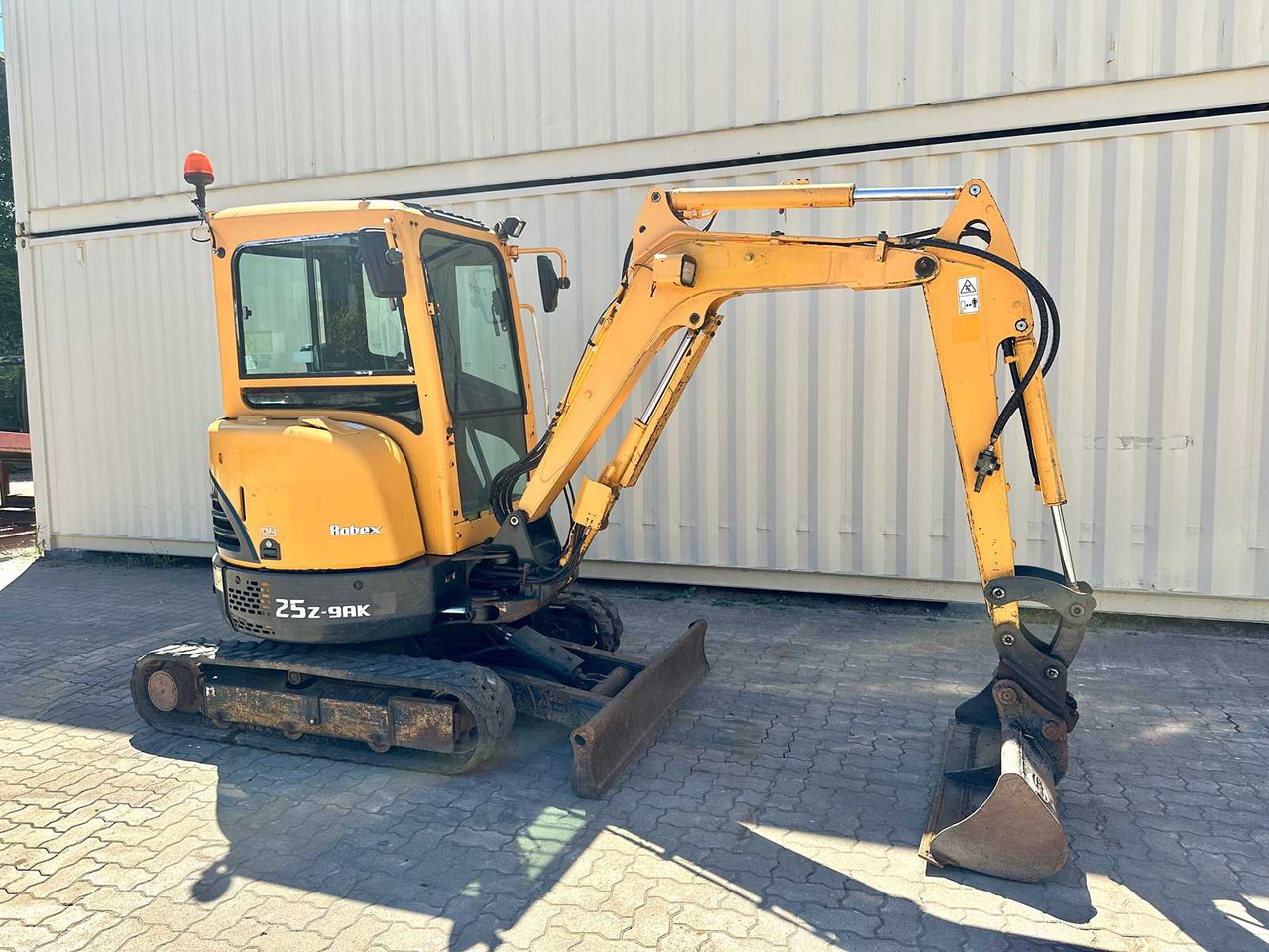 Hyundai Robex25Z-9AK - Мини-экскаватор: фото 3 Hyundai Robex25Z-9AK - Мини-экскаватор: фото 3
