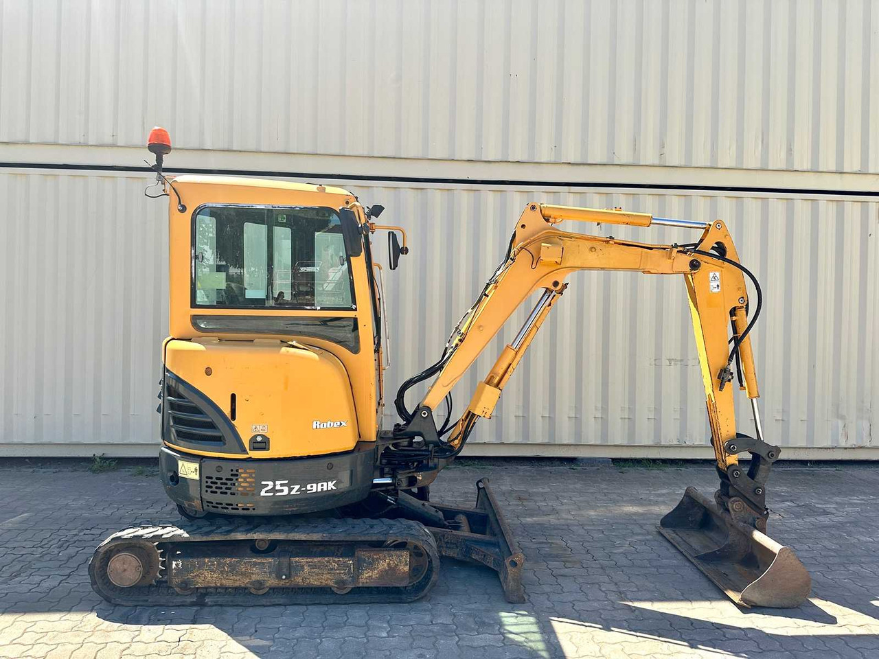Hyundai Robex25Z-9AK - Мини-экскаватор: фото 2 Hyundai Robex25Z-9AK - Мини-экскаватор: фото 2