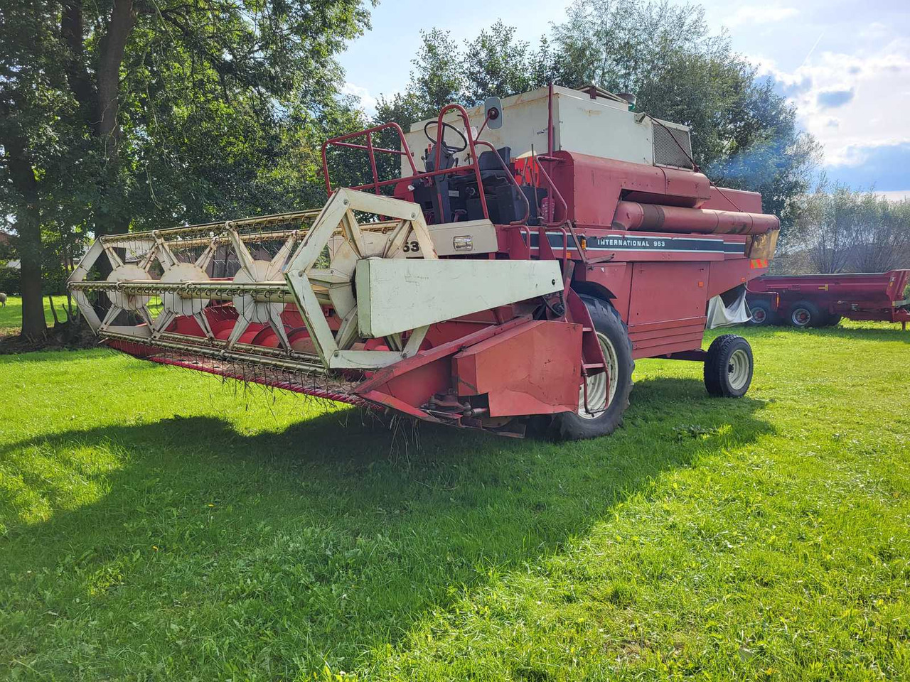 INTER 953 COMBINE HARVESTER "5 TEDDER" - Зерноуборочный комбайн: фото 1 INTER 953 COMBINE HARVESTER "5 TEDDER" - Зерноуборочный комбайн: фото 1