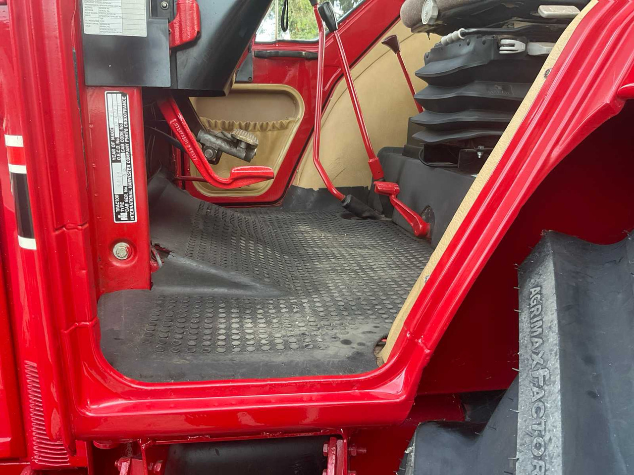 Трактор International 1455 XL: фото 15