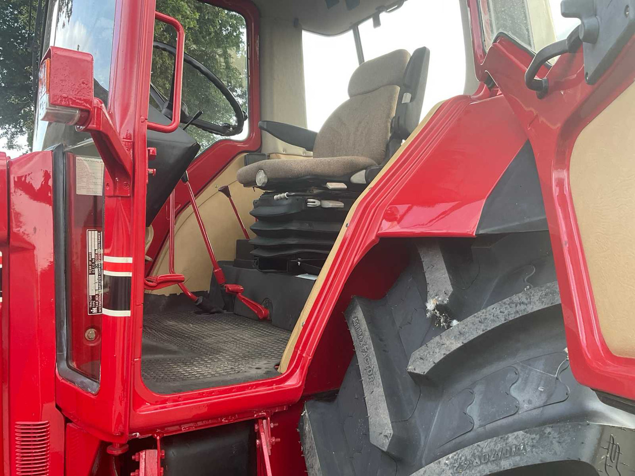 Трактор International 1455 XL: фото 12