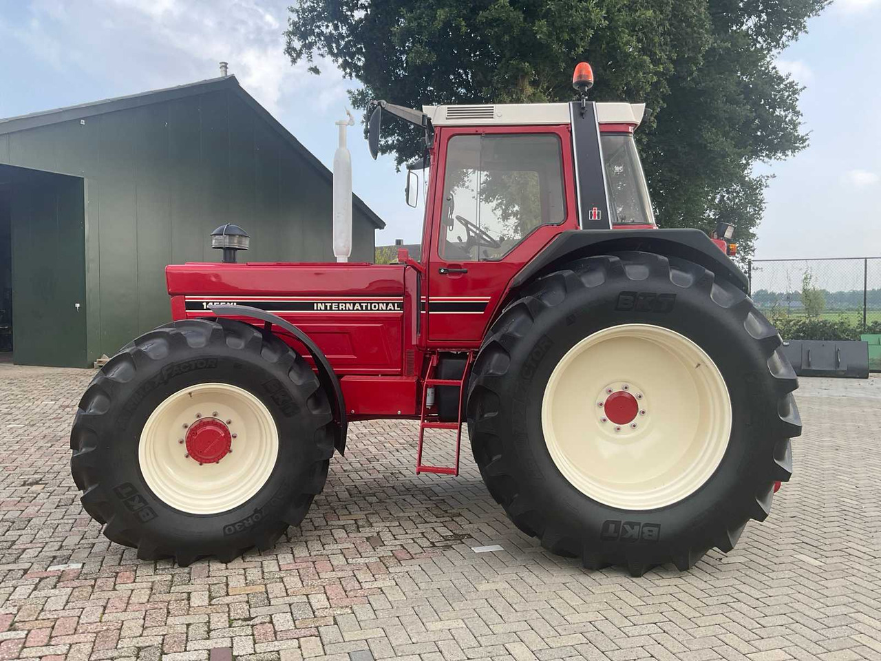 Трактор International 1455 XL: фото 8