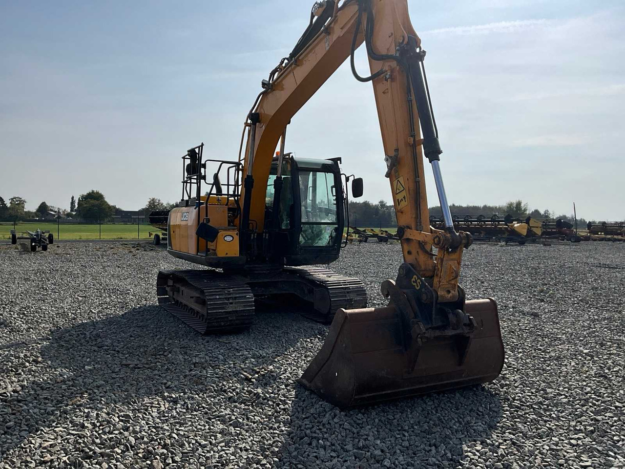 JCB JS145lc - Гусеничный экскаватор: фото 3 JCB JS145lc - Гусеничный экскаватор: фото 3