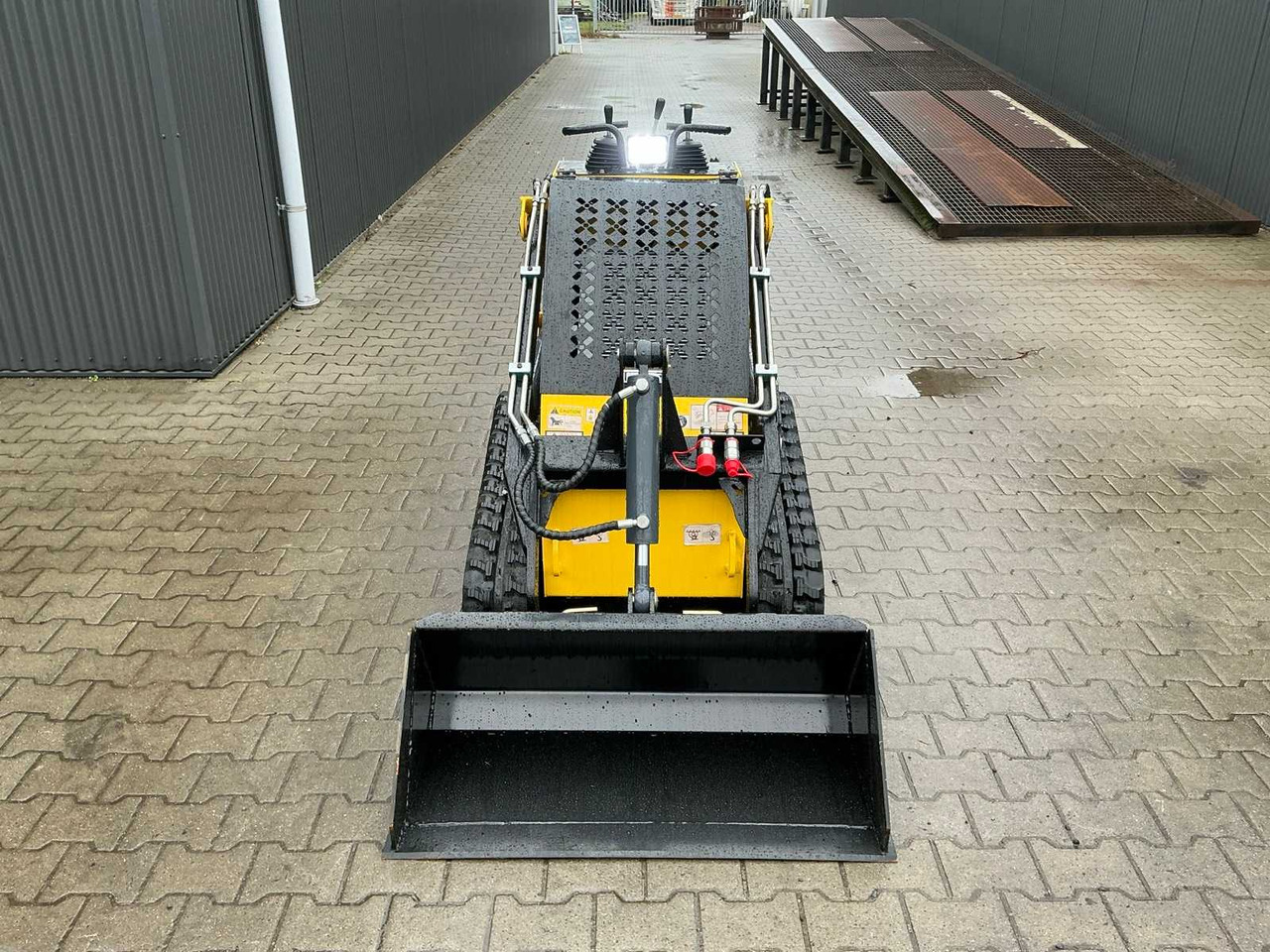 JL LRT360 MINI LOADER / SKID STEER LOADER ON TRACKS - Гусеничный мини-погрузчик: фото 5 JL LRT360 MINI LOADER / SKID STEER LOADER ON TRACKS - Гусеничный мини-погрузчик: фото 5