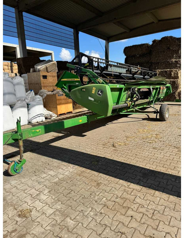 JOHN DEERE 622 - Зерноуборочный комбайн: фото 3 JOHN DEERE 622 - Зерноуборочный комбайн: фото 3