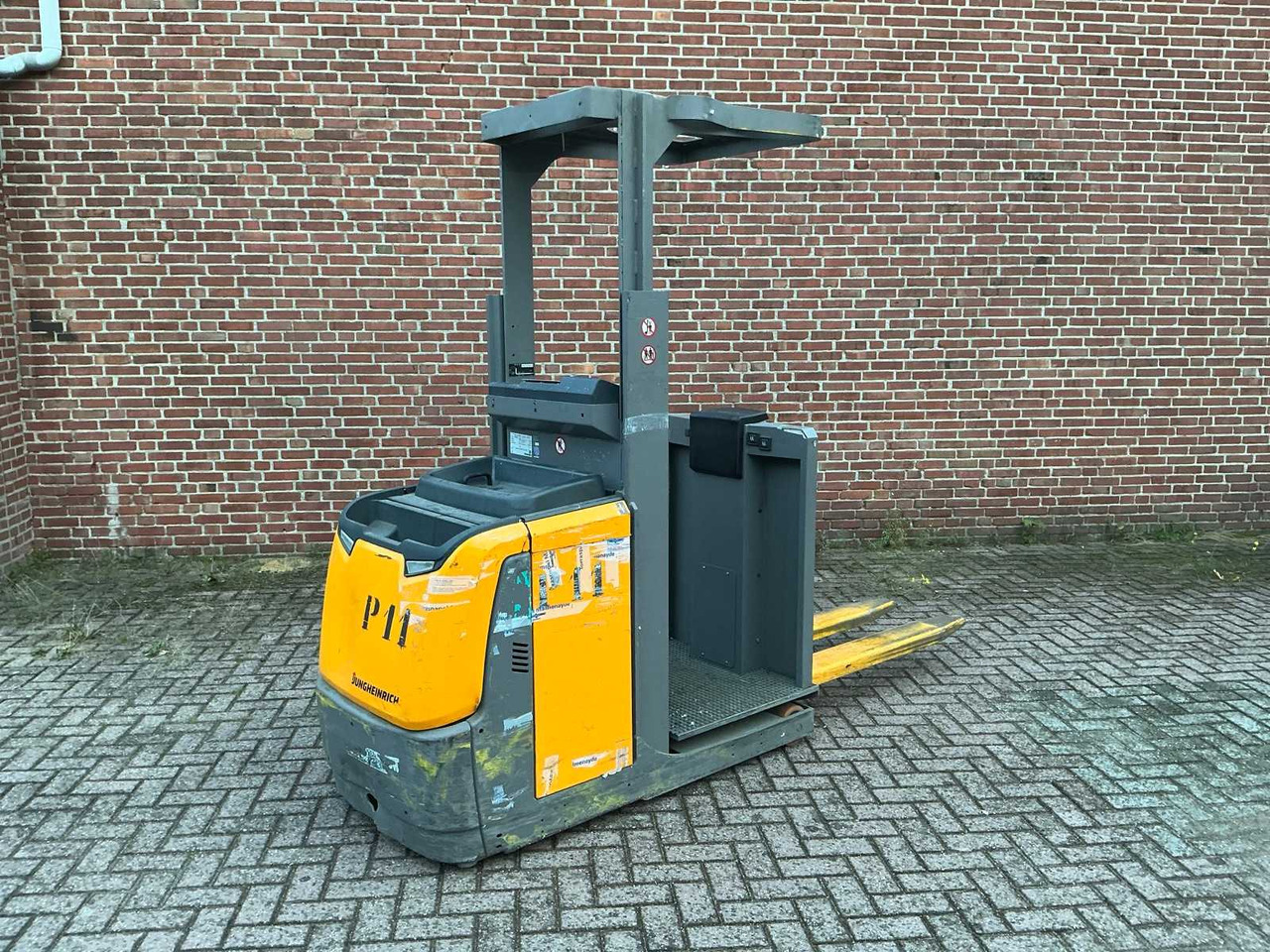 JUNGHEINRICH EKS 110 ORDER PICK TRUCK 2020 - Вилочный погрузчик: фото 1 JUNGHEINRICH EKS 110 ORDER PICK TRUCK 2020 - Вилочный погрузчик: фото 1