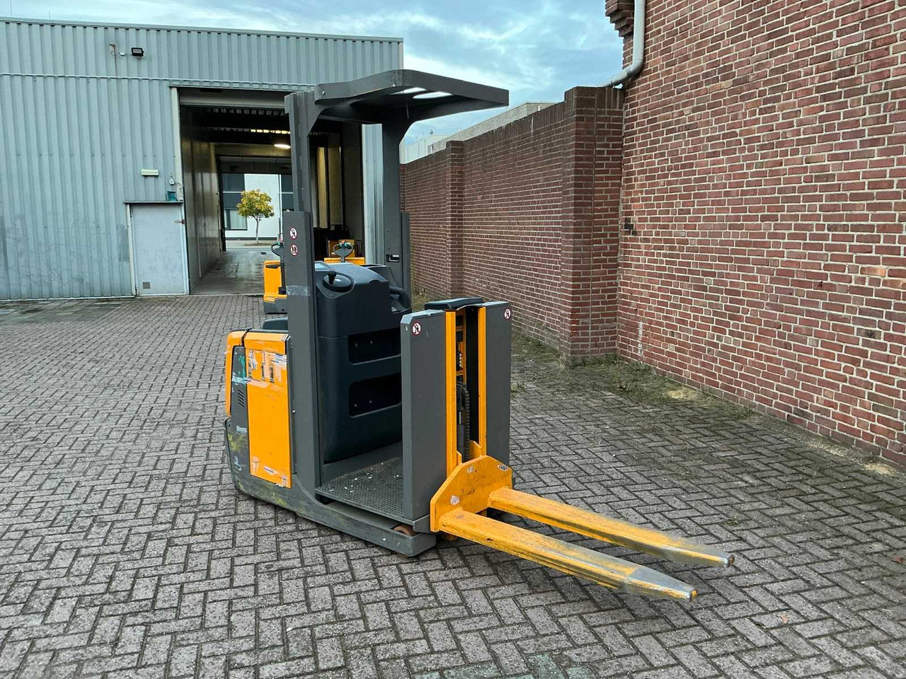 JUNGHEINRICH EKS 110 ORDER PICK TRUCK 2020 - Вилочный погрузчик: фото 3 JUNGHEINRICH EKS 110 ORDER PICK TRUCK 2020 - Вилочный погрузчик: фото 3