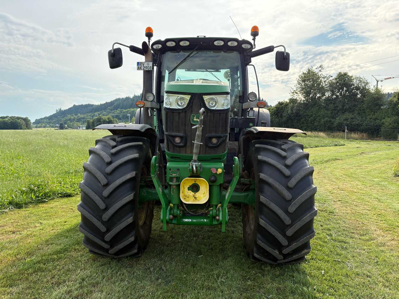 Трактор John Deere 6210R: фото 7