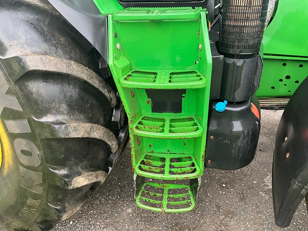 Трактор John Deere 6210r: фото 12