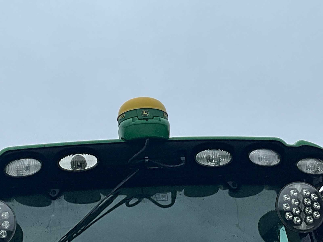Трактор John Deere 6210r: фото 16