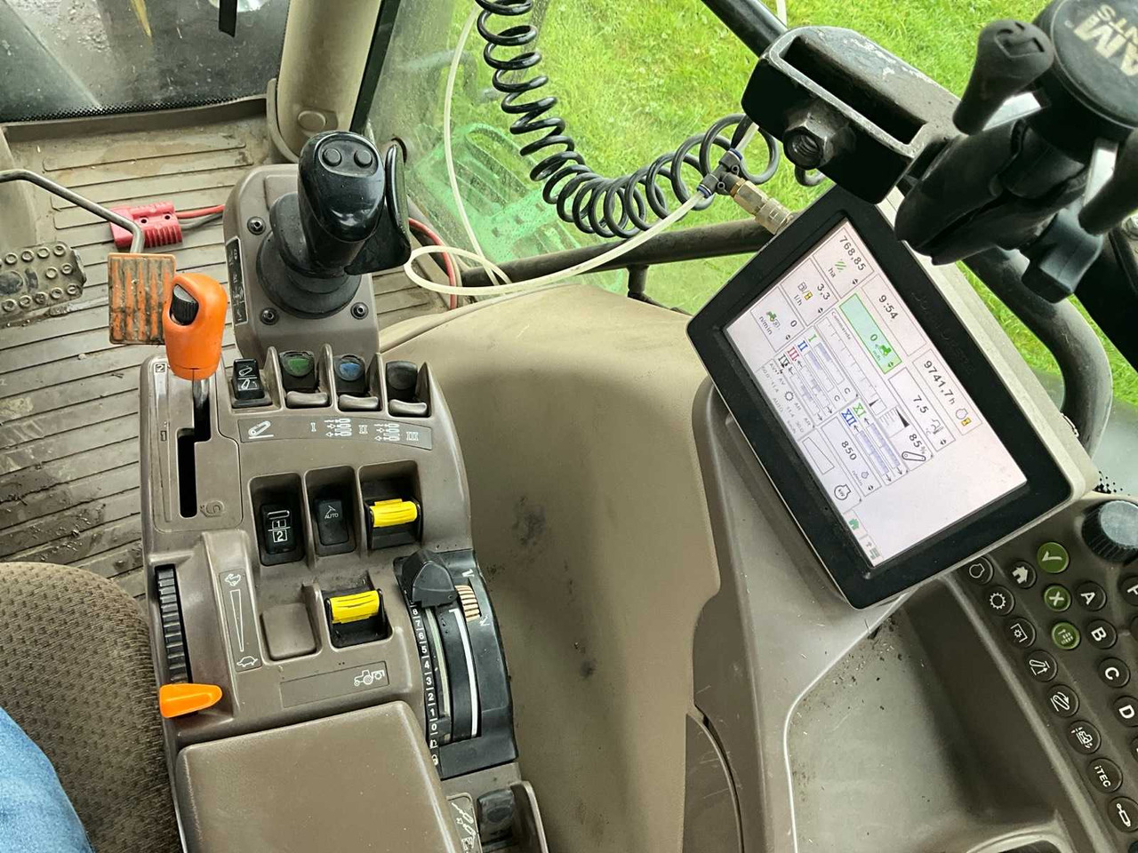 Трактор John Deere 6210r: фото 40