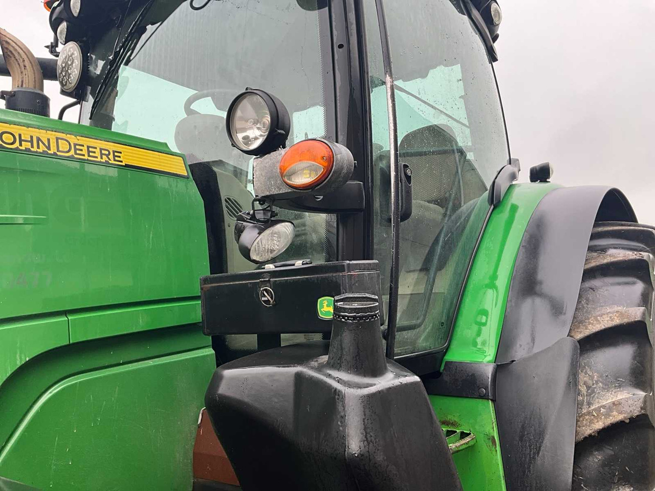 Трактор John Deere 6210r: фото 21