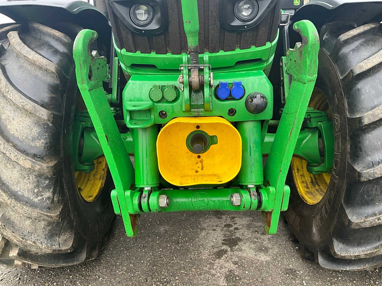 Трактор John Deere 6210r: фото 17