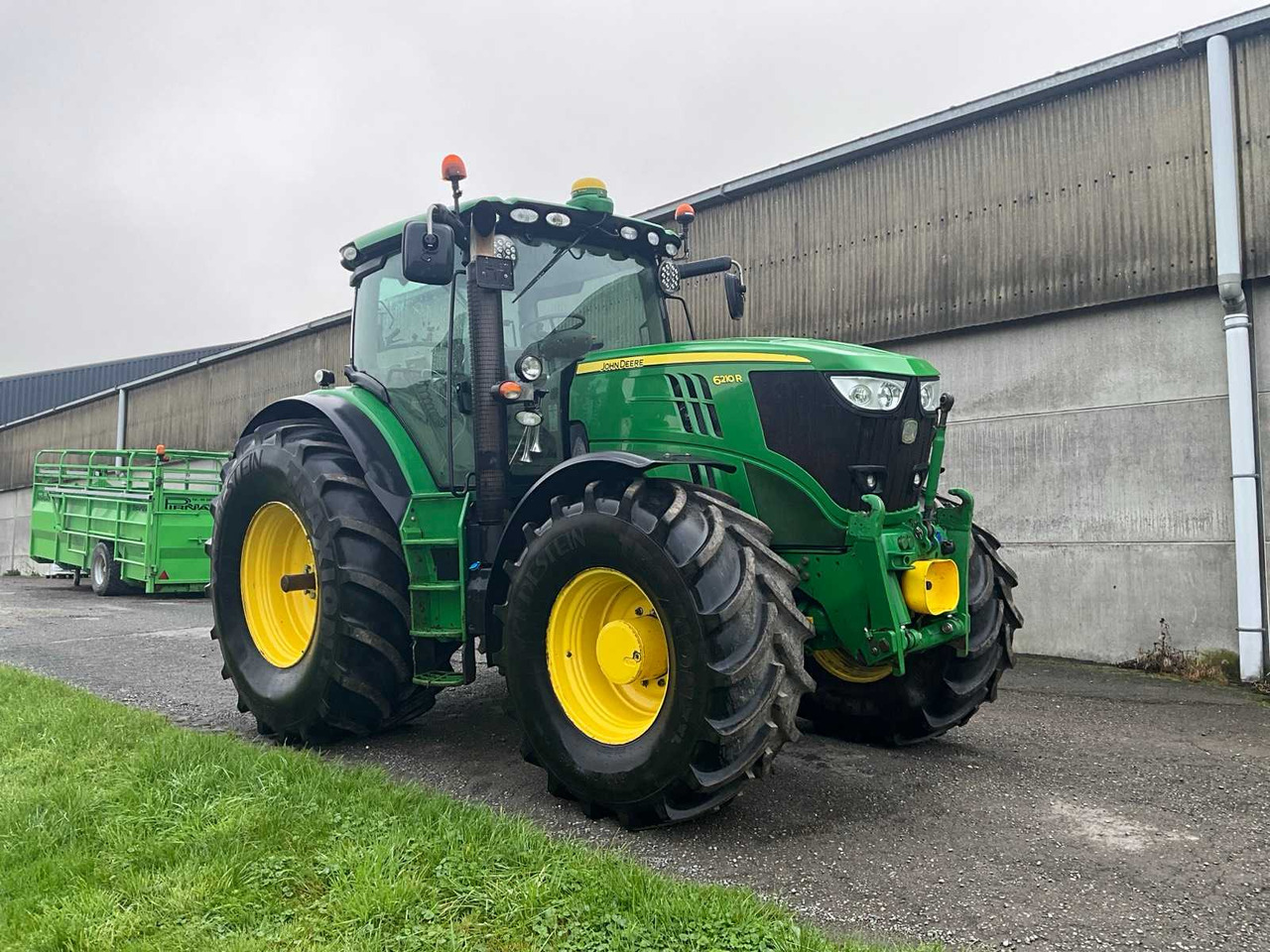 Трактор John Deere 6210r: фото 7