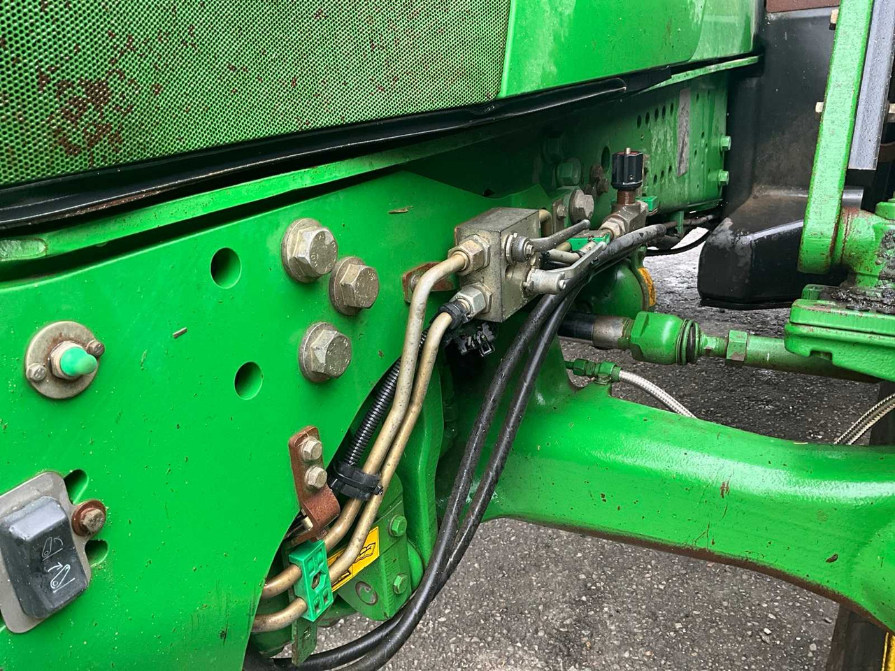 Трактор John Deere 6210r: фото 18