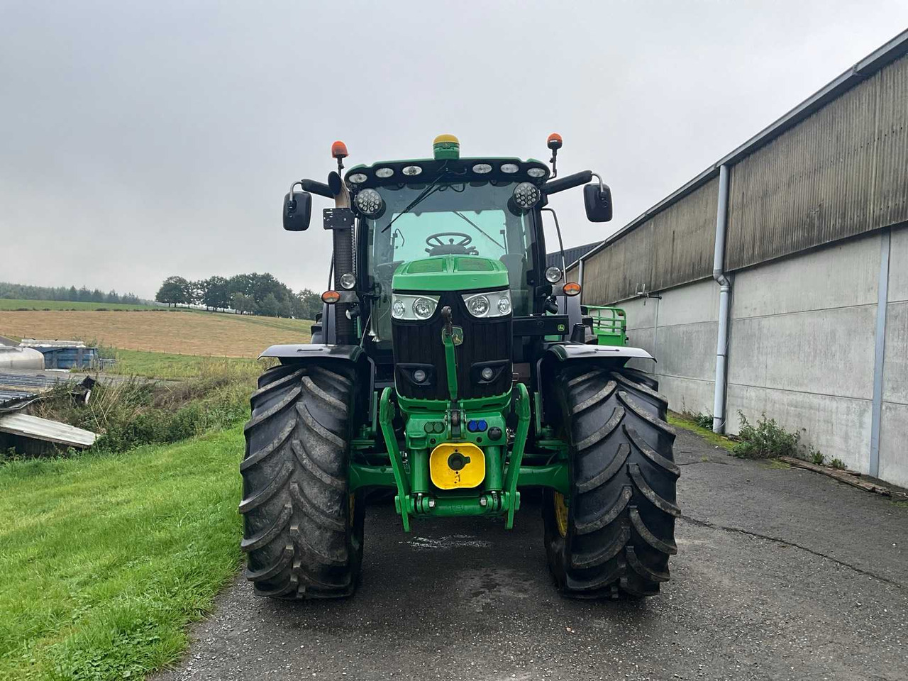 Трактор John Deere 6210r: фото 8