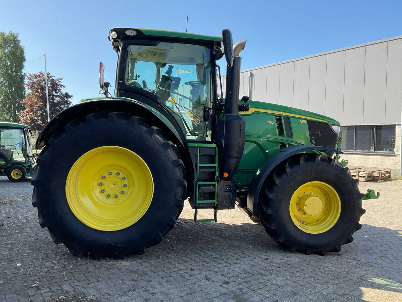 John Deere 6R 250 - Трактор: фото 4 John Deere 6R 250 - Трактор: фото 4