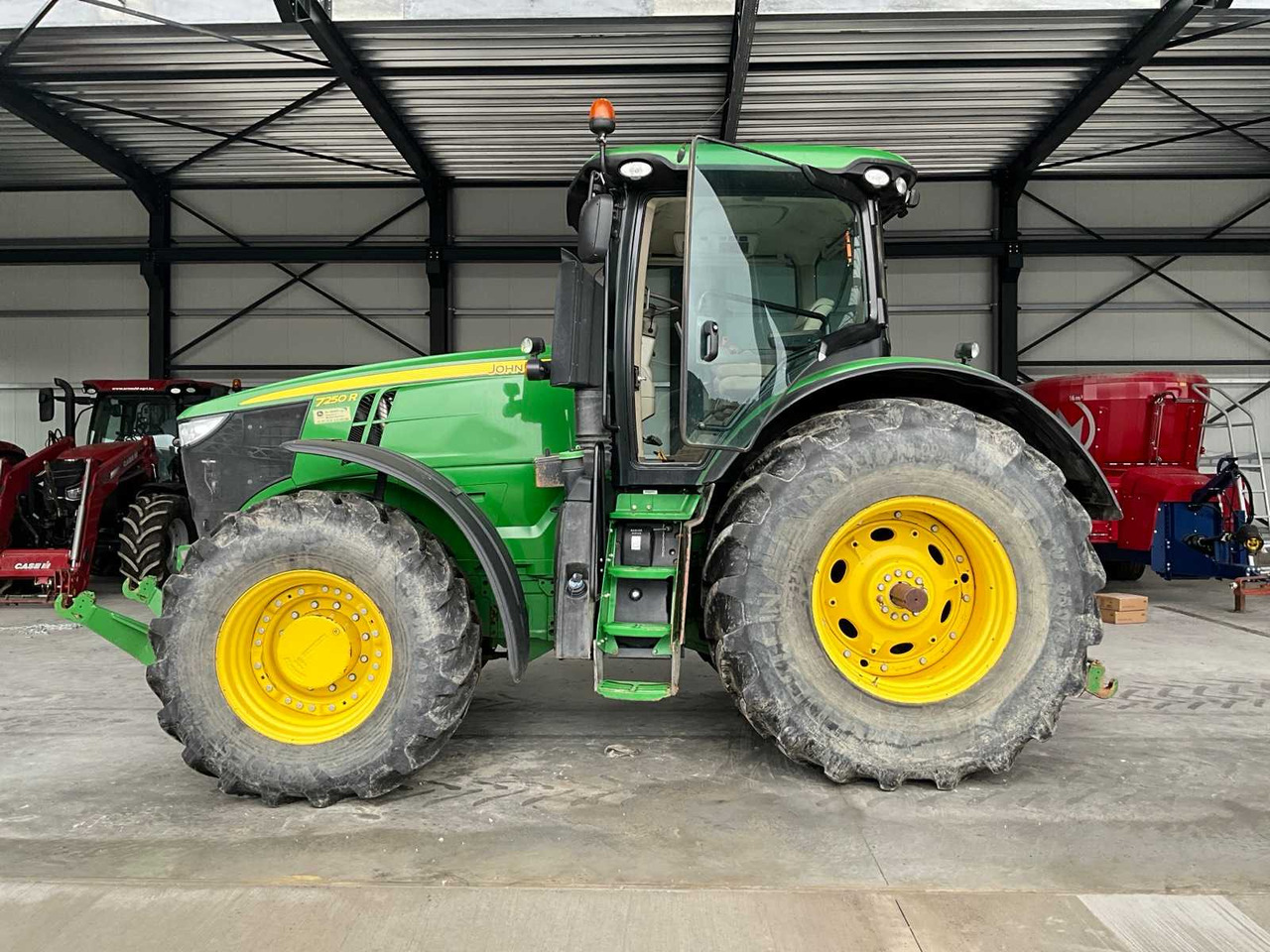 John Deere 7250R - Трактор: фото 2 John Deere 7250R - Трактор: фото 2