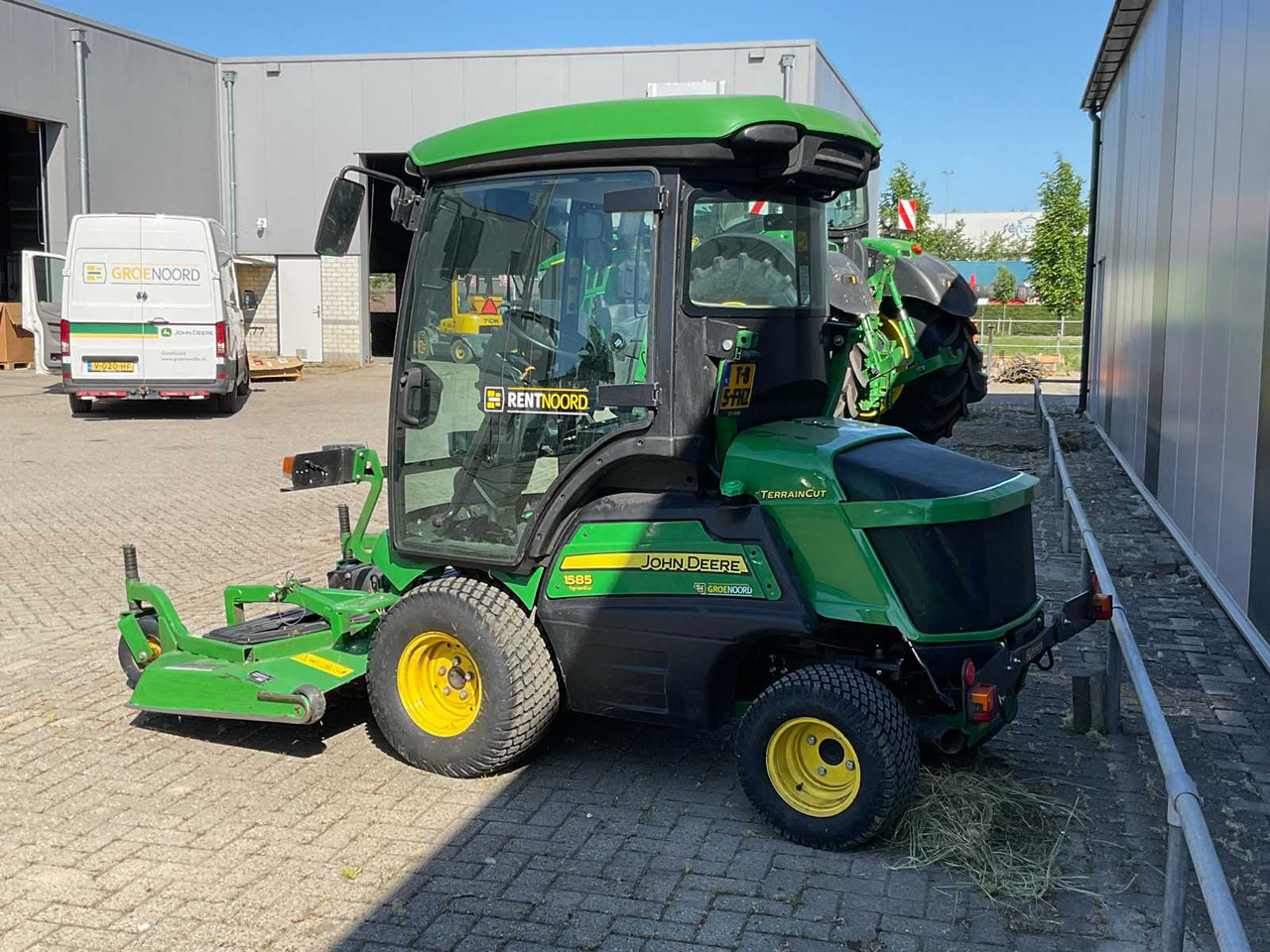 John Deere TerrainCut 1585 - Газонокосилка: фото 4 John Deere TerrainCut 1585 - Газонокосилка: фото 4