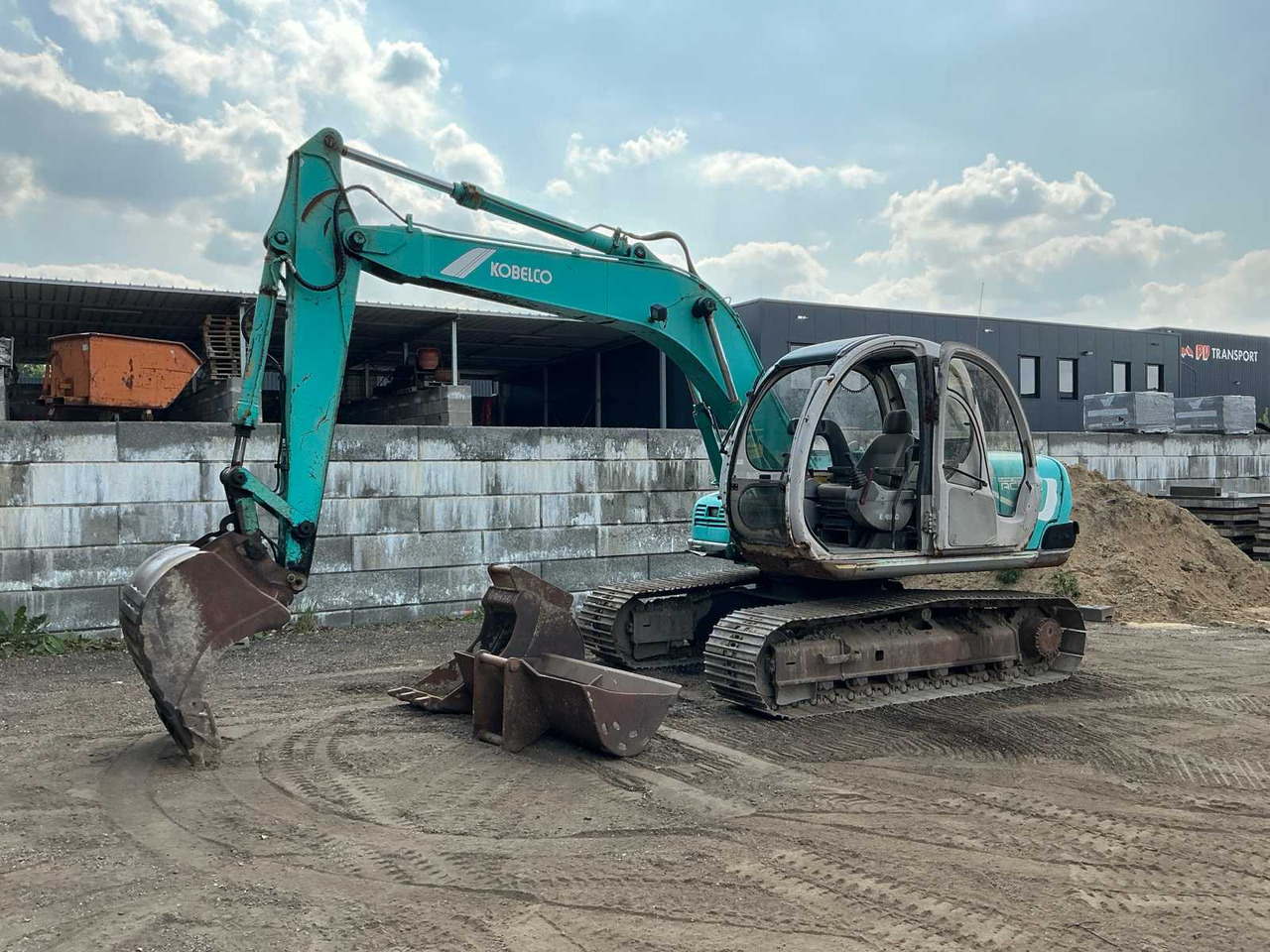 Kobelco SK100 - Гусеничный экскаватор: фото 1 Kobelco SK100 - Гусеничный экскаватор: фото 1