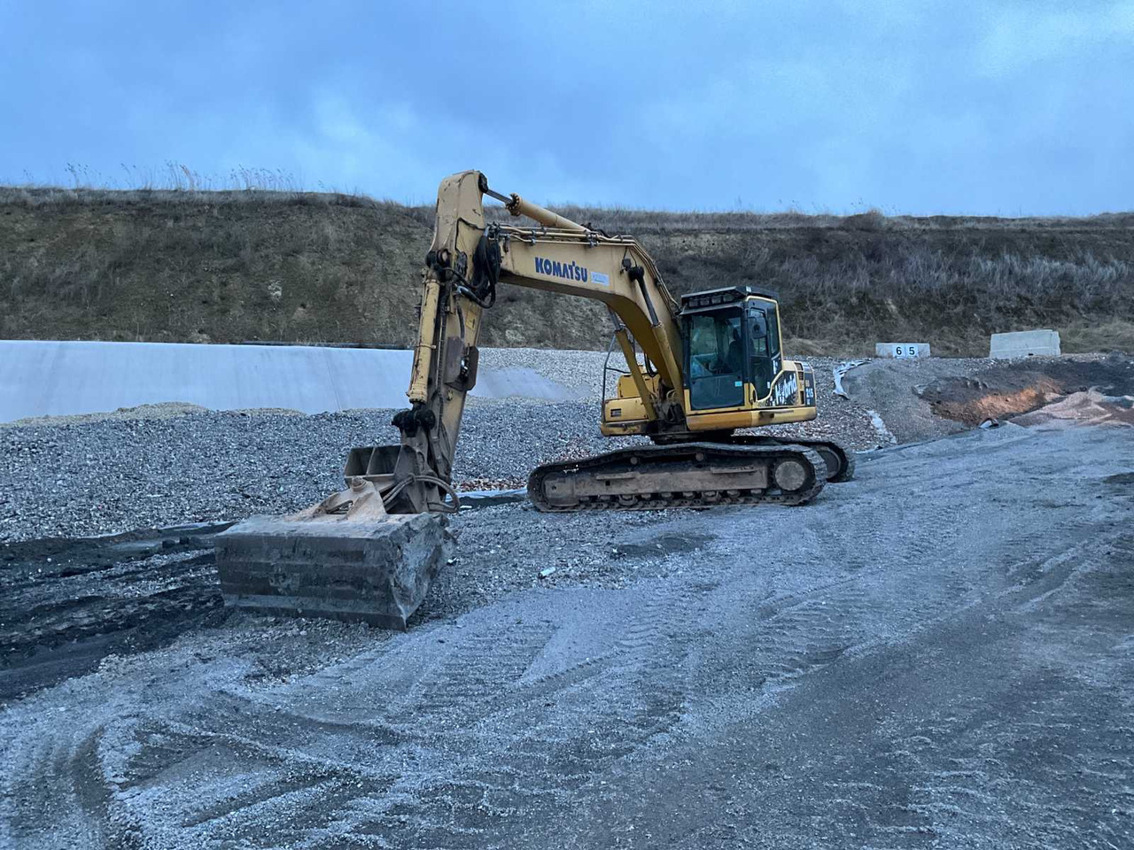 Komatsu HB215LC-1 - Гусеничный экскаватор: фото 2 Komatsu HB215LC-1 - Гусеничный экскаватор: фото 2