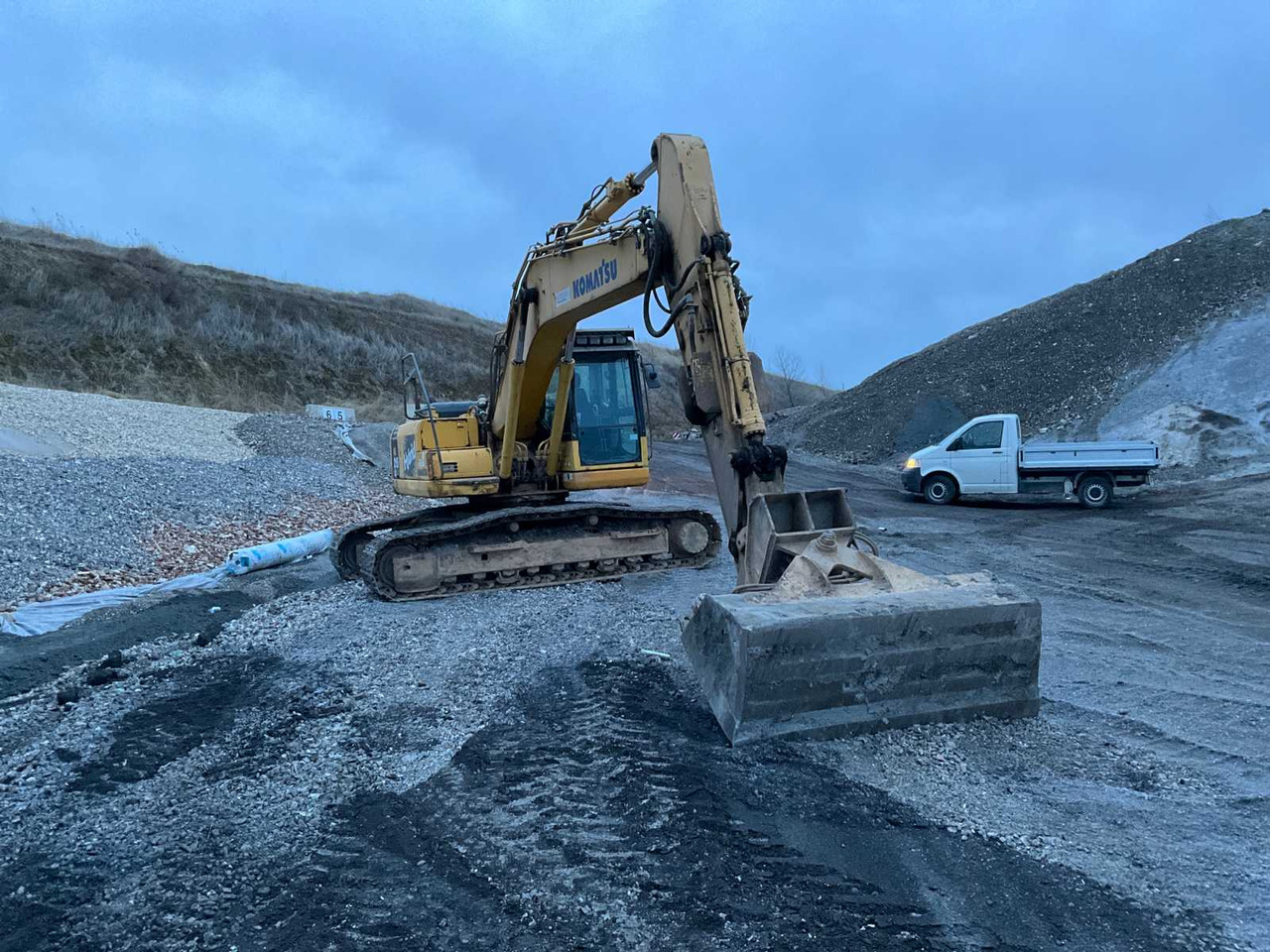 Komatsu HB215LC-1 - Гусеничный экскаватор: фото 3 Komatsu HB215LC-1 - Гусеничный экскаватор: фото 3