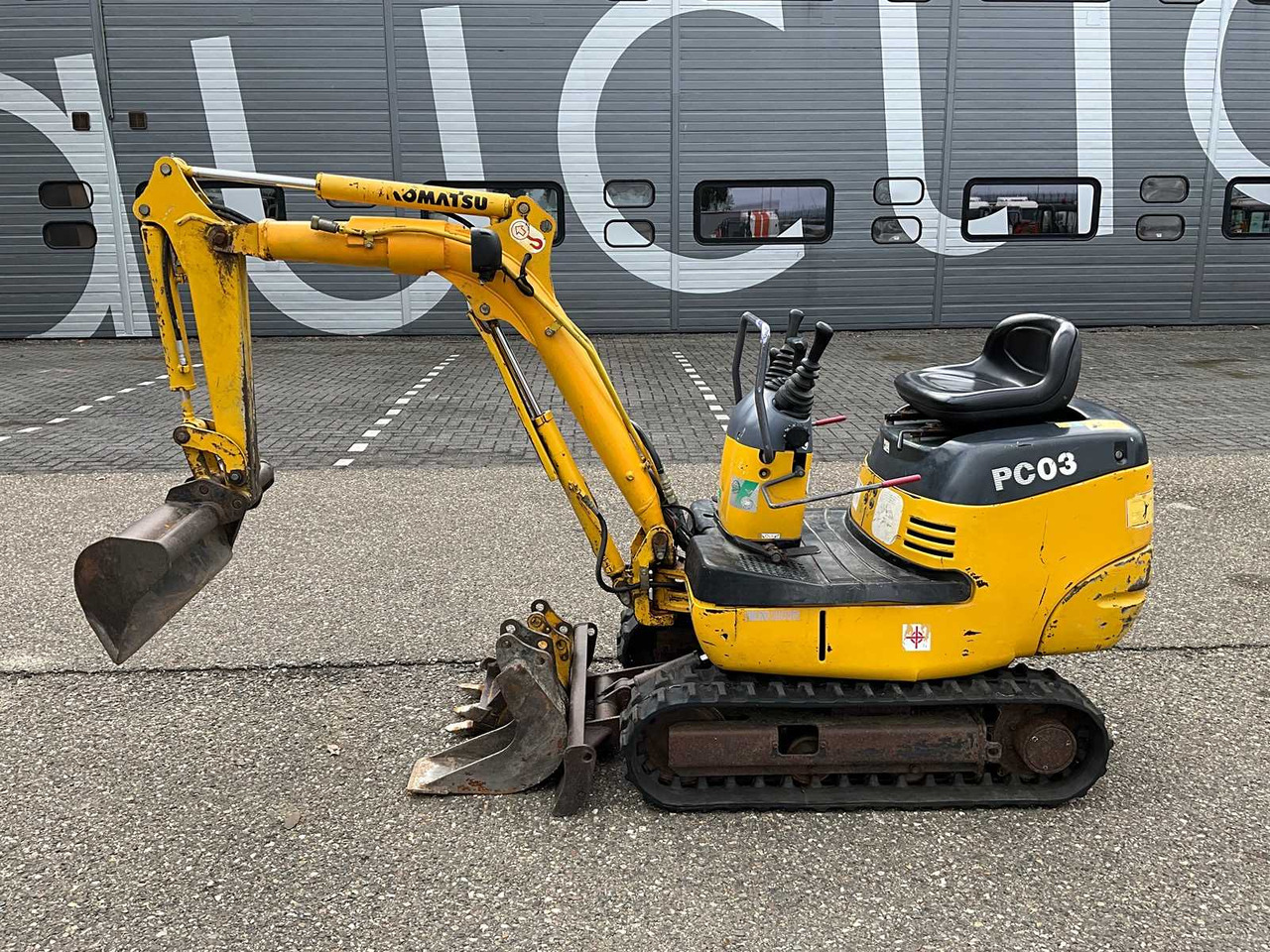 Komatsu PC03 - Мини-экскаватор: фото 2 Komatsu PC03 - Мини-экскаватор: фото 2