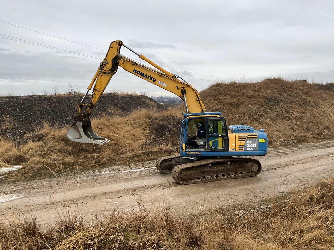Komatsu PC240ONLC-8 - Гусеничный экскаватор: фото 1 Komatsu PC240ONLC-8 - Гусеничный экскаватор: фото 1