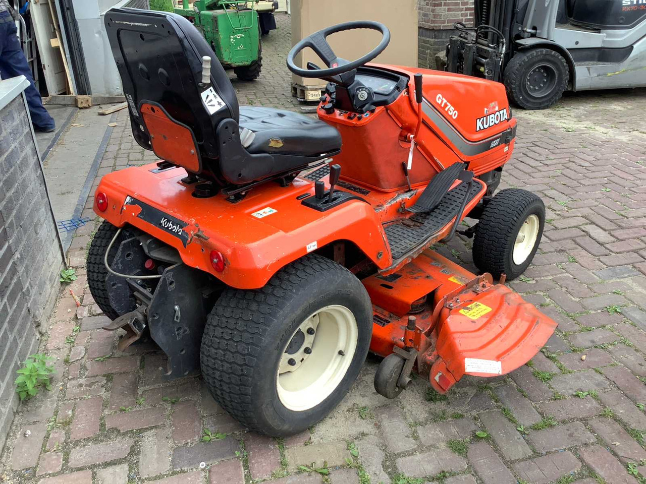 Kubota GT750 - Газонокосилка: фото 5 Kubota GT750 - Газонокосилка: фото 5