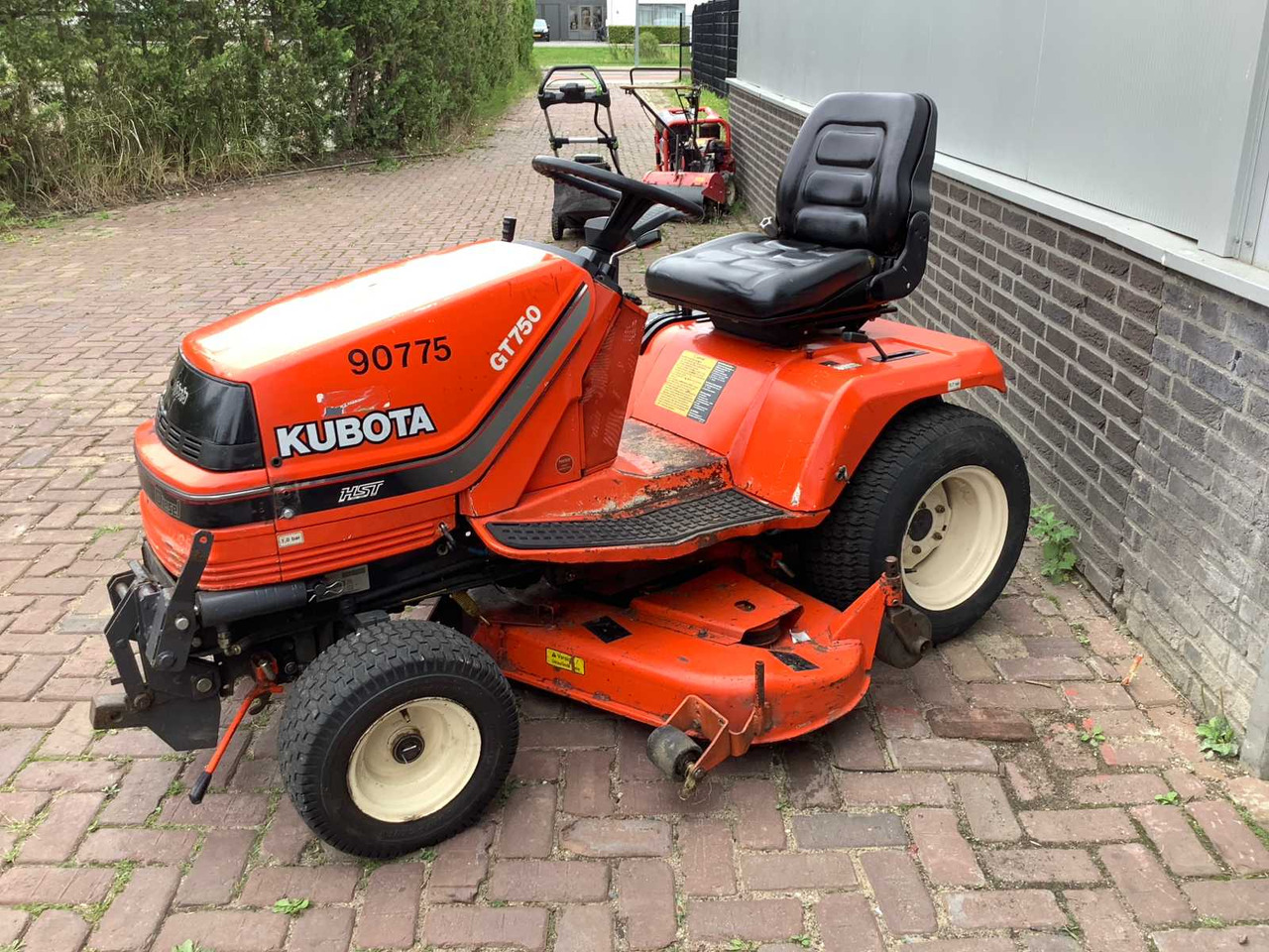 Kubota GT750 - Газонокосилка: фото 3 Kubota GT750 - Газонокосилка: фото 3