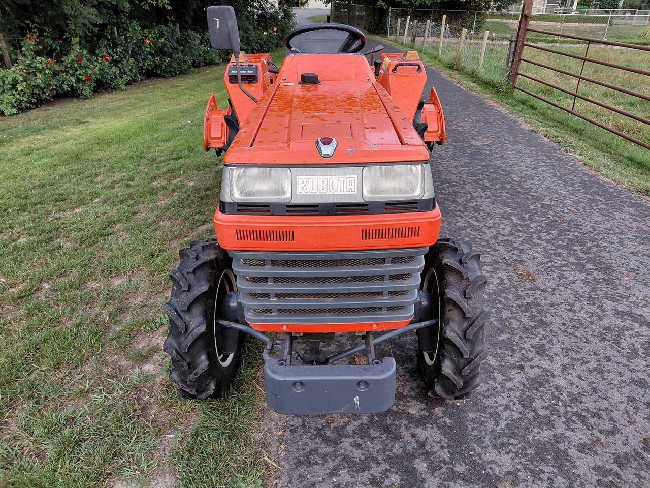 Kubota L1-18 - Минитрактор: фото 2 Kubota L1-18 - Минитрактор: фото 2