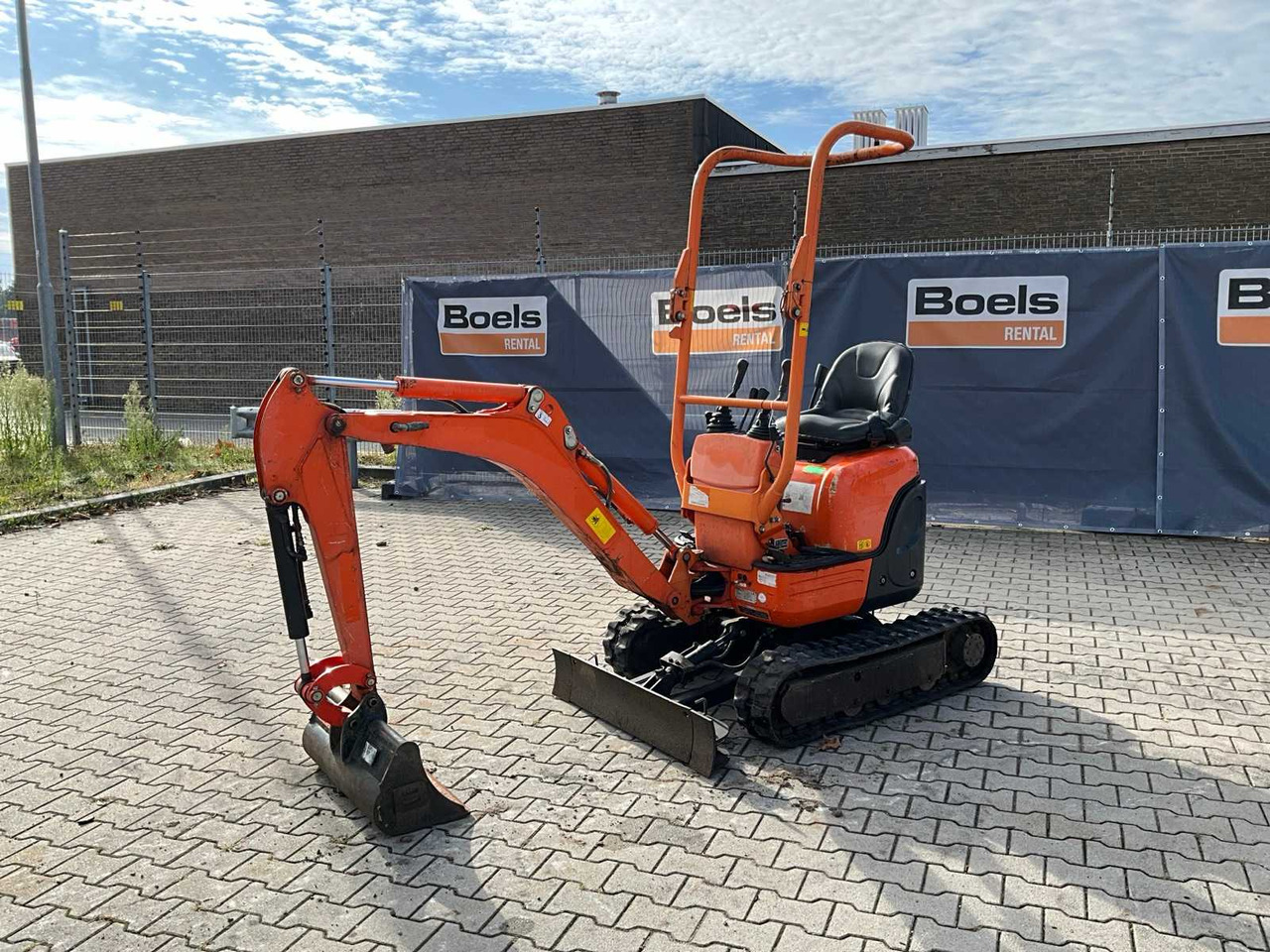 Kubota U10-3 - Мини-экскаватор: фото 1 Kubota U10-3 - Мини-экскаватор: фото 1