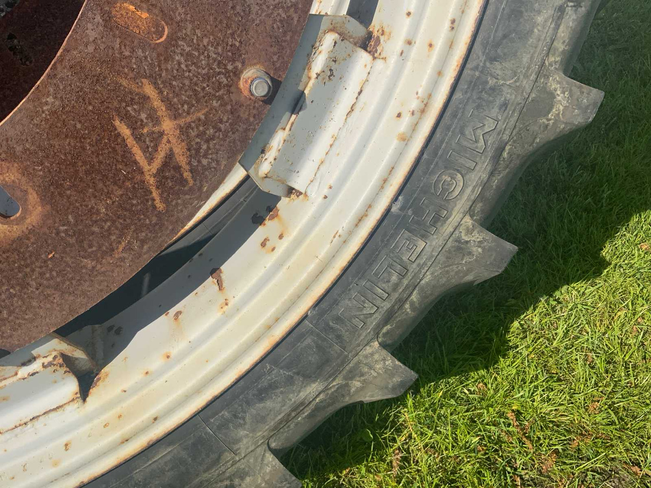 Michelin 9.5-48 bibagrip 3 - Шины и диски для Тракторов: фото 5 Michelin 9.5-48 bibagrip 3 - Шины и диски для Тракторов: фото 5