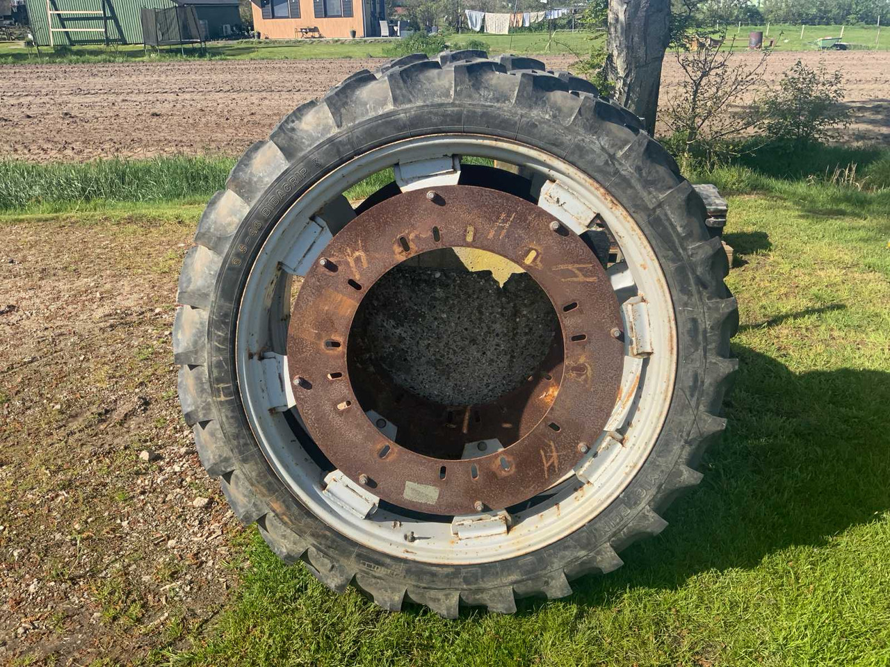 Michelin 9.5-48 bibagrip 3 - Шины и диски для Тракторов: фото 1 Michelin 9.5-48 bibagrip 3 - Шины и диски для Тракторов: фото 1