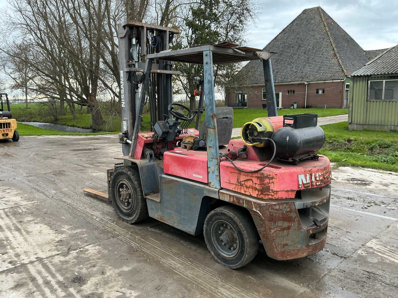 NISSAN BF03A40 FORKLIFT - Вилочный погрузчик: фото 3 NISSAN BF03A40 FORKLIFT - Вилочный погрузчик: фото 3
