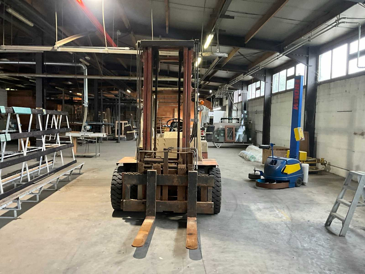 NISSAN DF05A50U FORKLIFT - Вилочный погрузчик: фото 3 NISSAN DF05A50U FORKLIFT - Вилочный погрузчик: фото 3