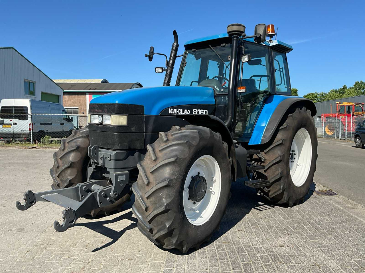 New Holland 8160 - Трактор: фото 2 New Holland 8160 - Трактор: фото 2