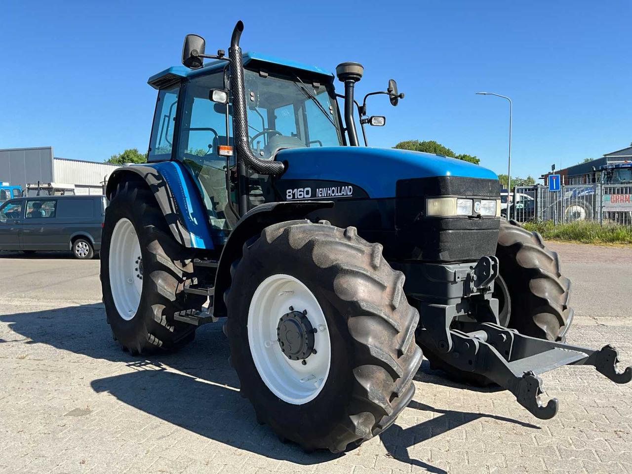 New Holland 8160 - Трактор: фото 4 New Holland 8160 - Трактор: фото 4