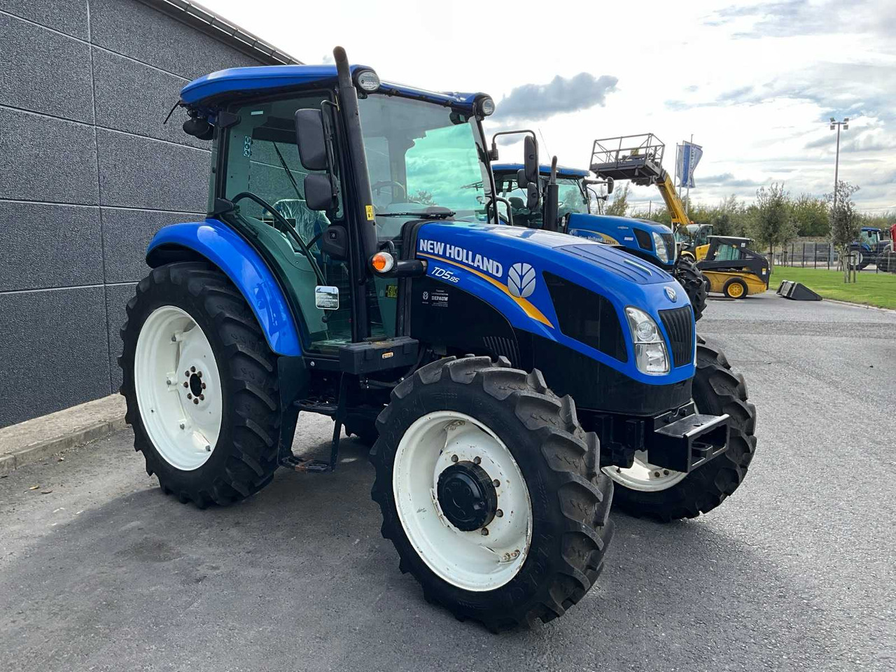 New Holland TD5.85 - Трактор: фото 3 New Holland TD5.85 - Трактор: фото 3